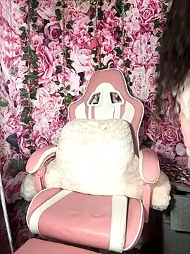 mismialove online show from October 29, 2025, 9:00 am