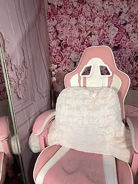 mismialove online show from March 11, 2026, 8:09 am