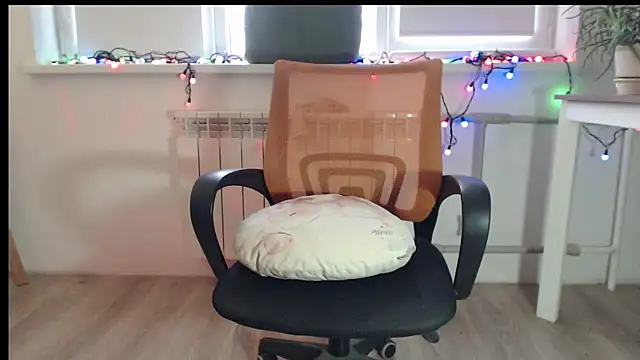 Cutie peach online show from January 17, 2026, 12:21 pm