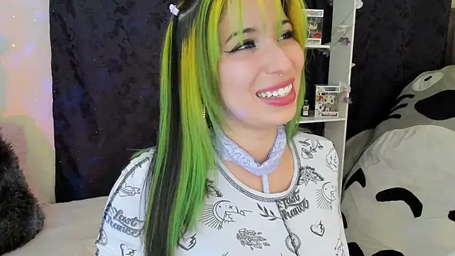 Snapshot of Laughing_Naty chatting on February 18, 2025, 3:21 am Laughing Naty online show from February 18, 2025, 3:21 am
