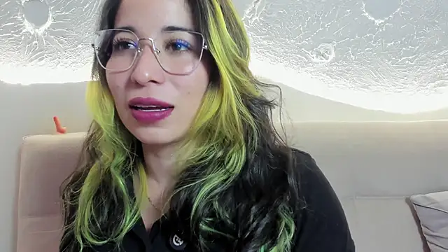 Laughing Naty online show from October 23, 2025, 2:33 am