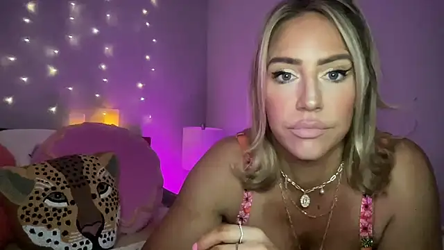 Fitnessbabe69 online show from December 28, 2024, 11:30 am