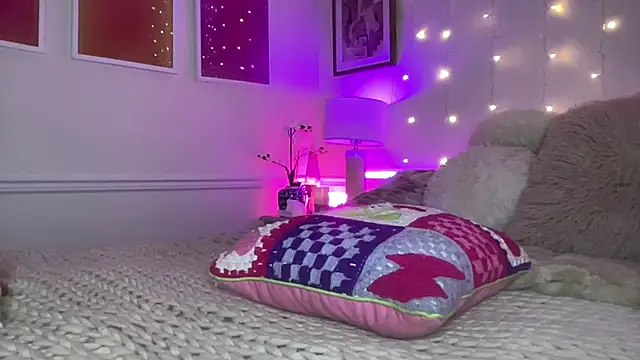 Fitnessbabe69 online show from April 23, 2026, 6:47 am