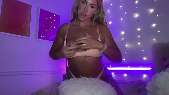 Snapshot of Fitnessbabe69 chatting on July 9, 2026, 9:35 am Fitnessbabe69 online show from July 9, 2026, 9:35 am